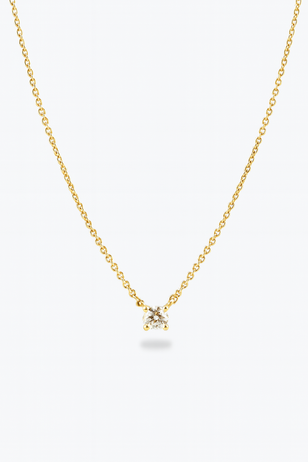 Collar de oro y brillante