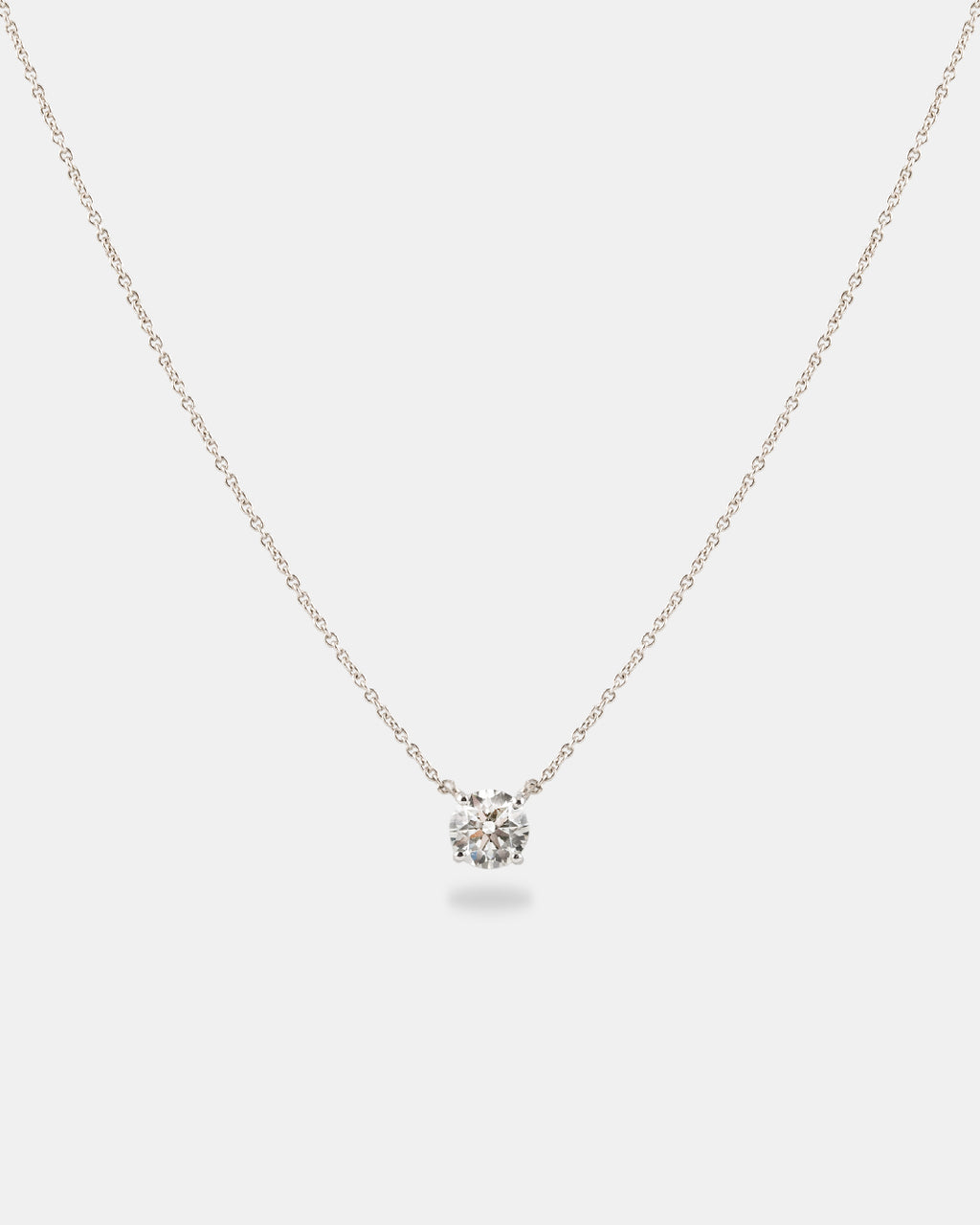 Collar de oro y brillante