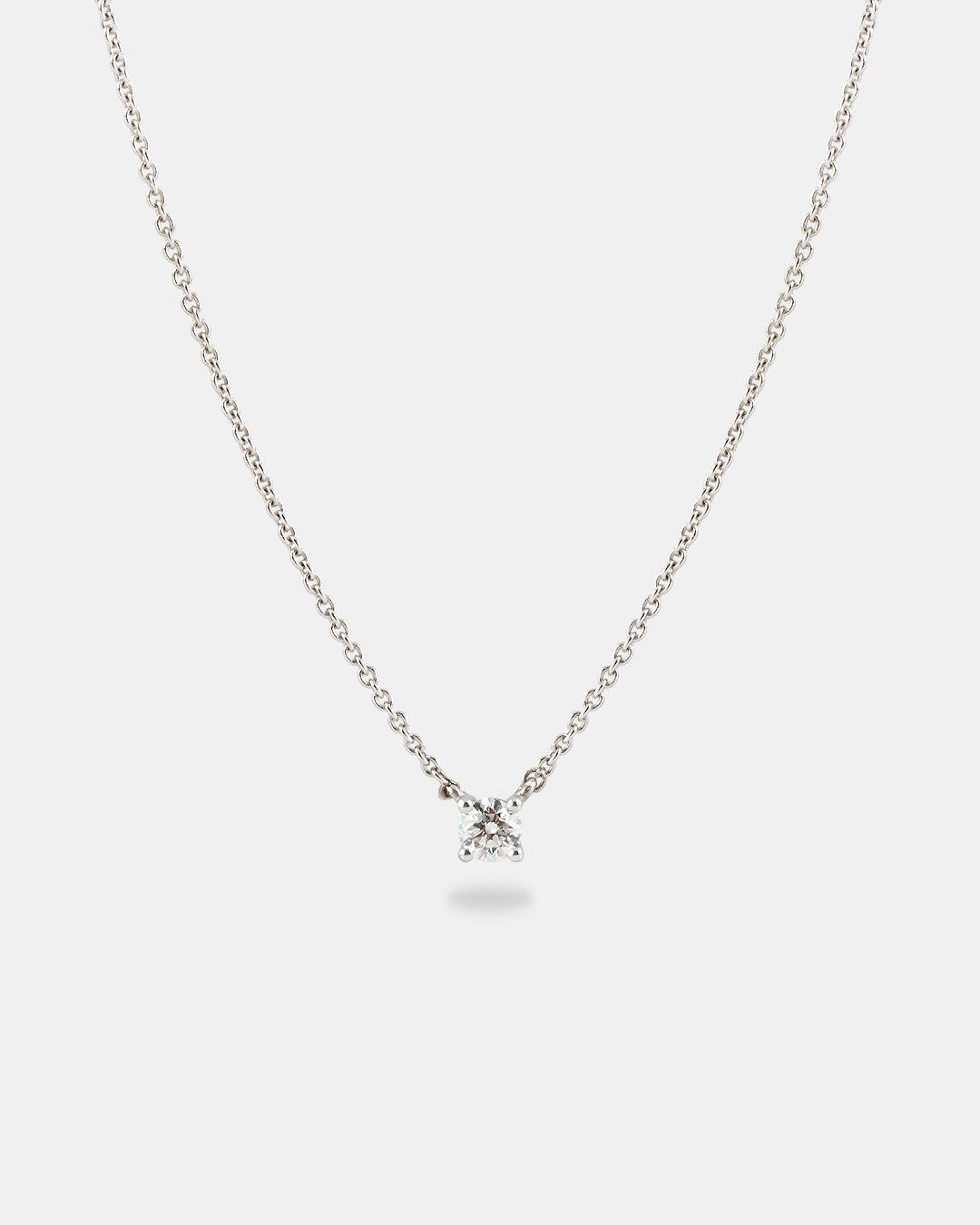 Collar de oro y brillante