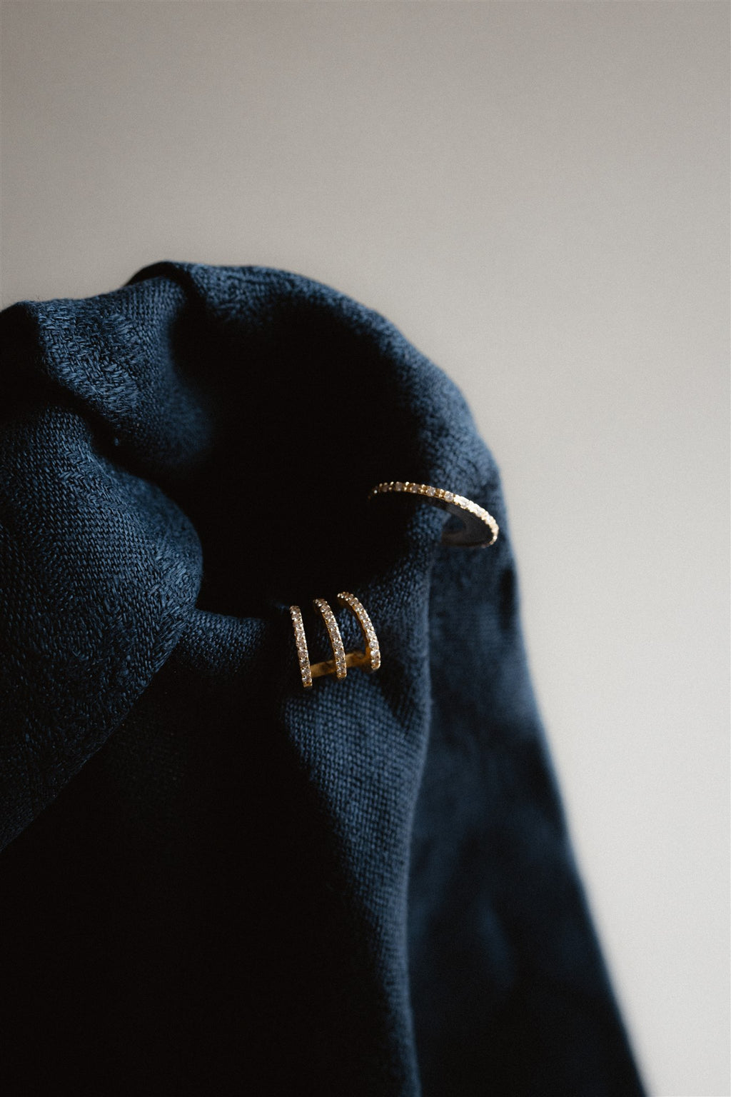 Earcuff de oro amarillo con brillantes