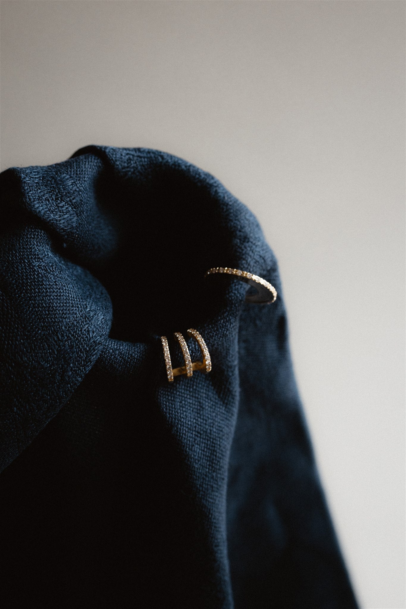 Earcuff de oro amarillo con brillantes