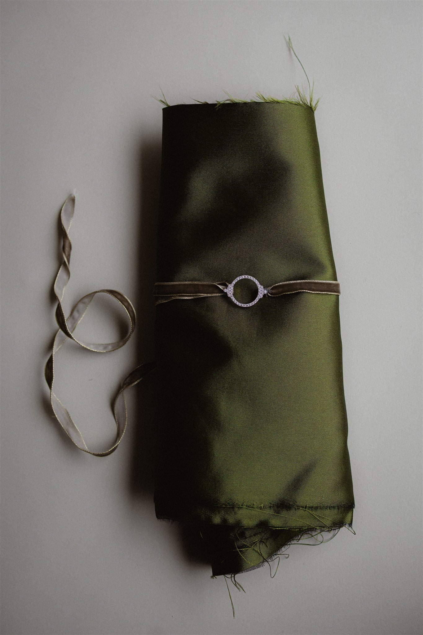 Colgante o gargantilla de oro blanco