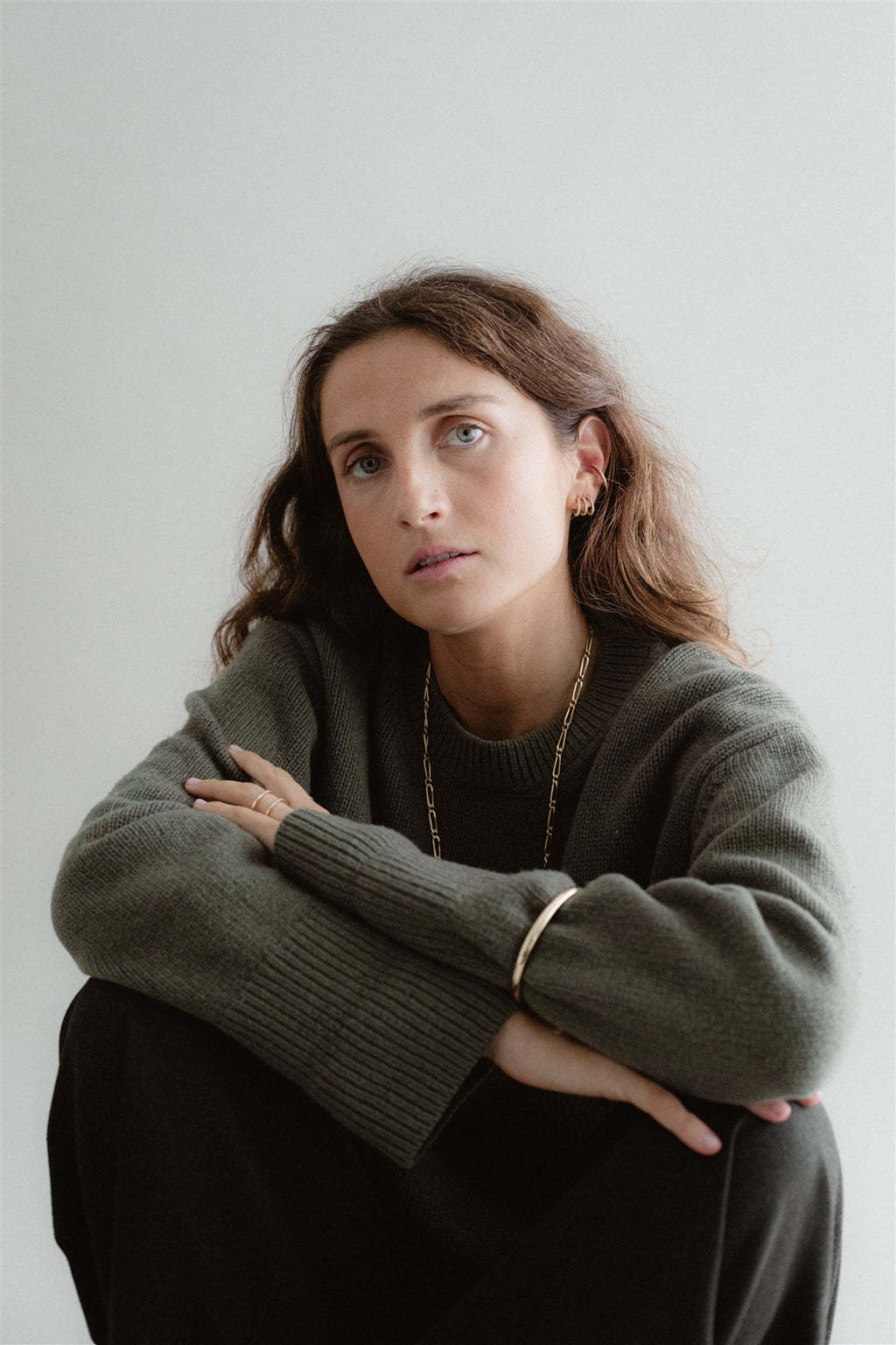 Pulsera de aro ovalado de oro