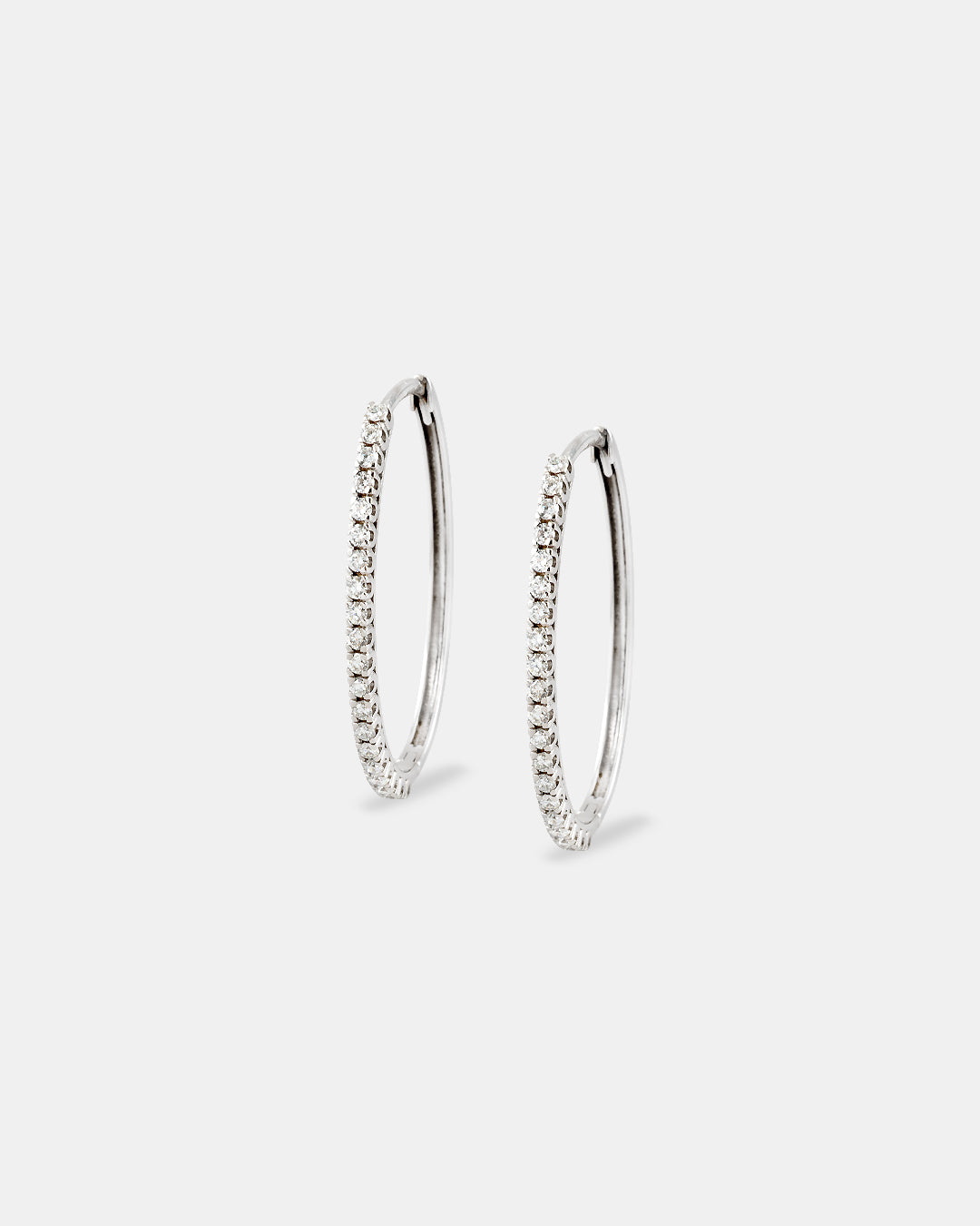 Pendientes de aro ovalado en oro blanco