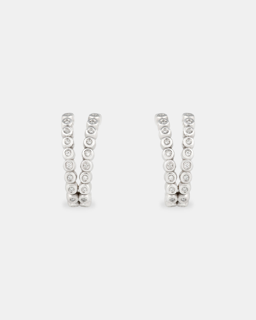 Pendientes dobles en V de oro blanco con brillantes