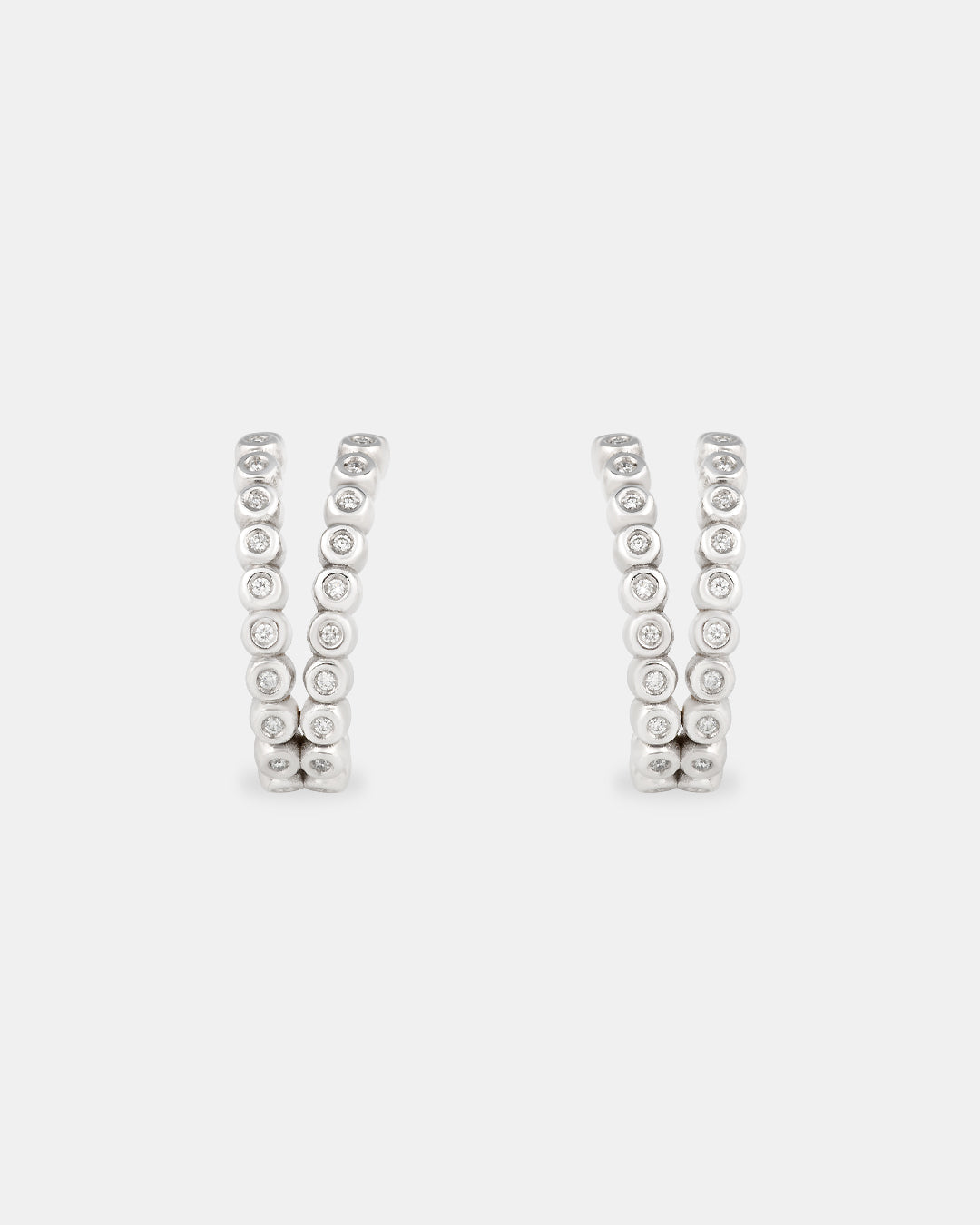 Pendientes dobles en V de oro blanco con brillantes